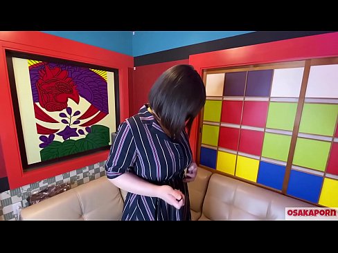 ❤️ Японская милашка с большими сиськами мастурбирует с секс игрушками и получает оргазм. Она говорит в интервью о своем опыте ебать. Огромные сиськи и волосатая киска громко стонут. Osakaporn Ебля на нашем сайте ️